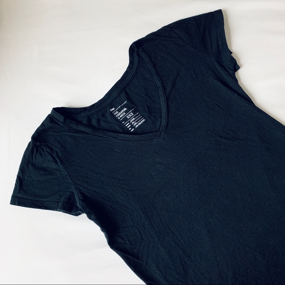 Gap basic black v neck tshirt
